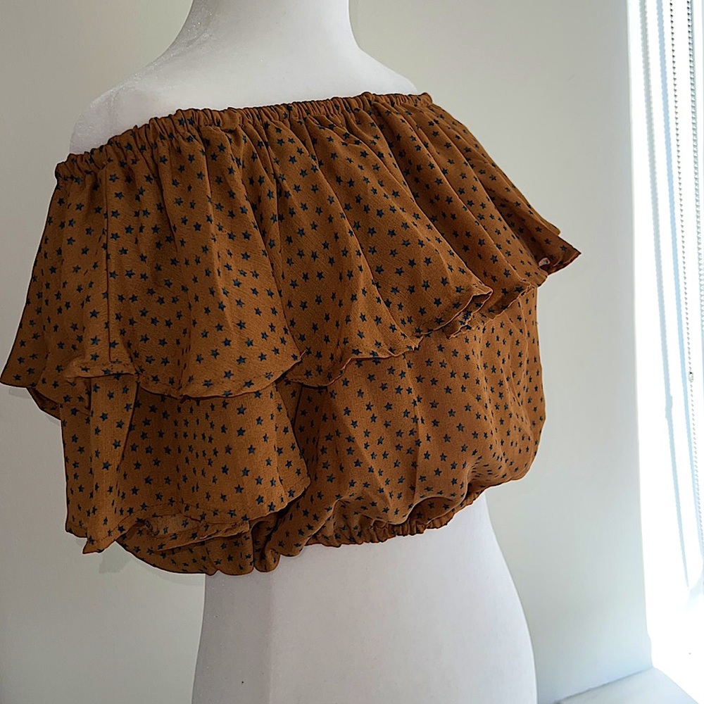 She + Sky Off-the-Shoulder Ruffle Crop - Picture 2 of 11